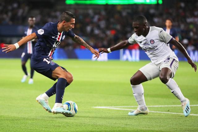 中国男篮传奇球星王治郅入选国际篮联名人堂